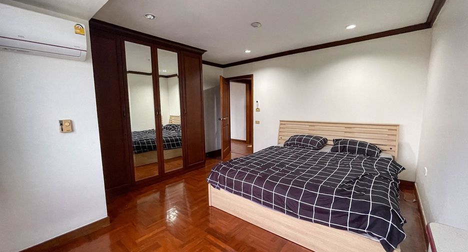 For rent 2 bedrooms condo in Bang Rak, Bangkok