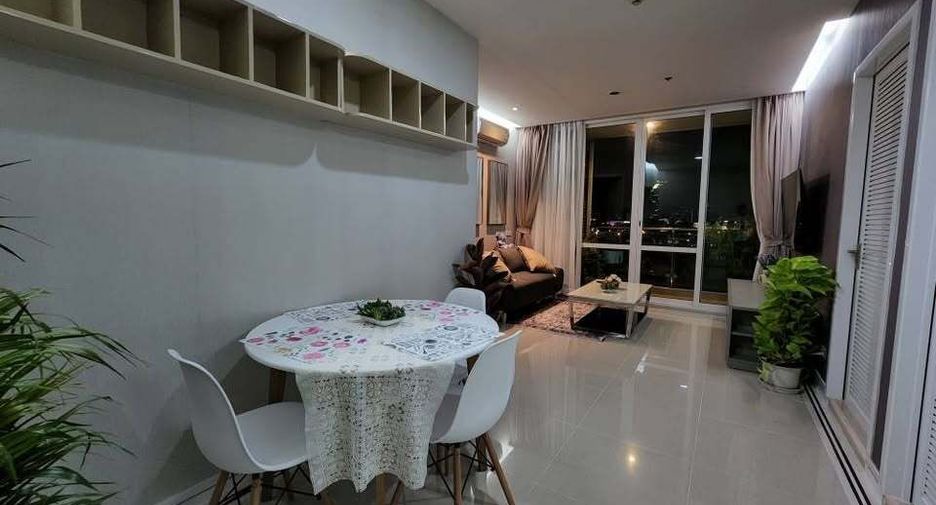 For rent 2 bedrooms condo in Huai Khwang, Bangkok