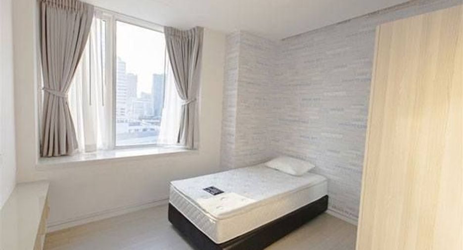 For rent 2 bedrooms condo in Huai Khwang, Bangkok