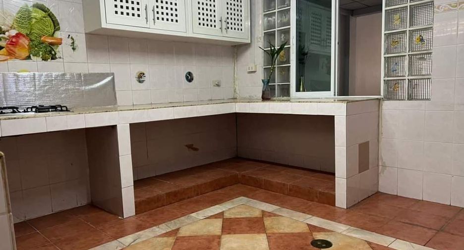 Casa adosada en alquiler de 3 habitaciones en Lat Phrao, Bangkok