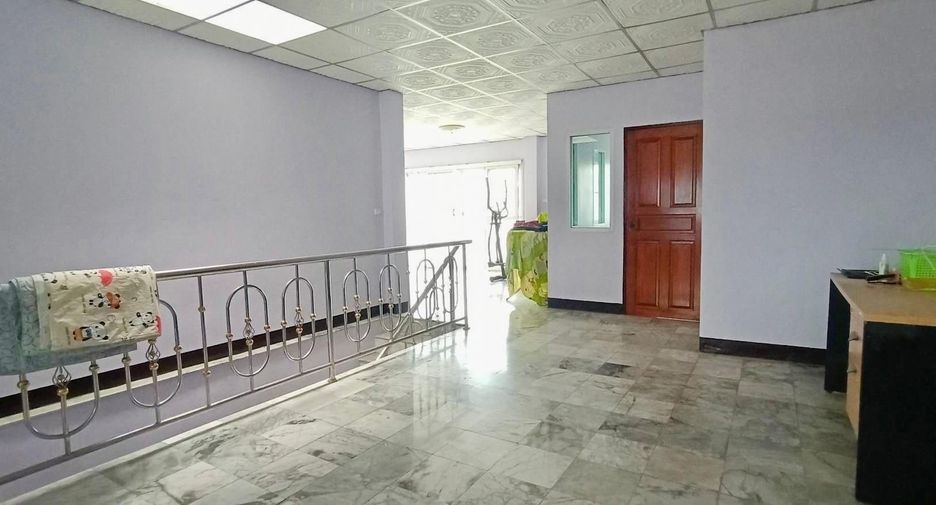 For sale 7 ベッドルーム townhouse in Prawet, Bangkok