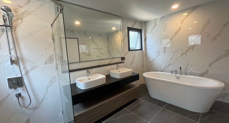 For sale and for rent 5 bedrooms house in Bang Phli, Samut Prakan