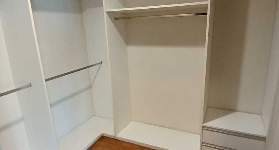 Аренда 3 спальни кондо в Щаттхана, Бангкок