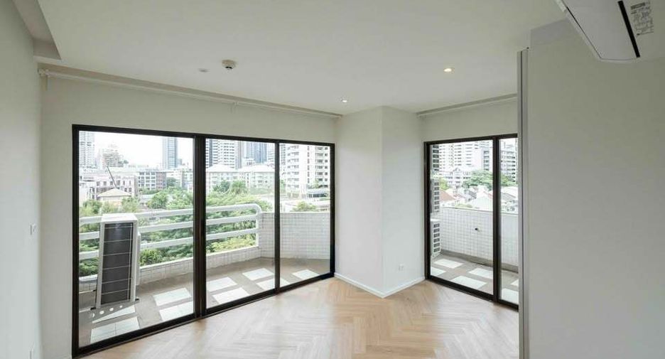 For rent 3 bedrooms condo in Watthana, Bangkok