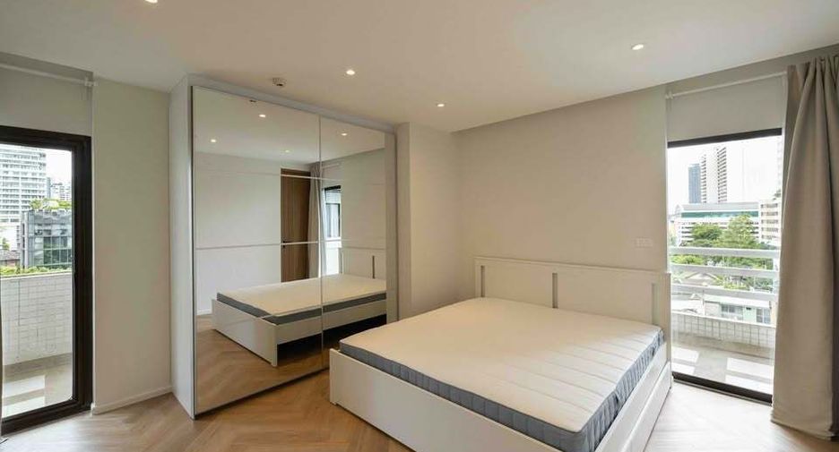 For rent 3 bedrooms condo in Watthana, Bangkok