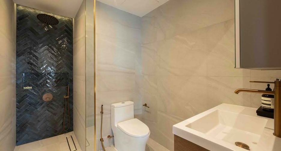 For rent 3 bedrooms condo in Watthana, Bangkok