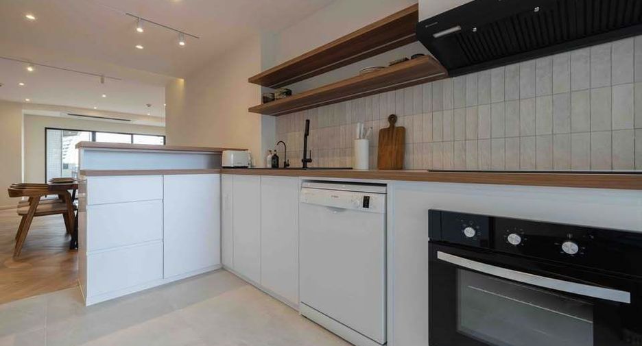 For rent 3 bedrooms condo in Watthana, Bangkok