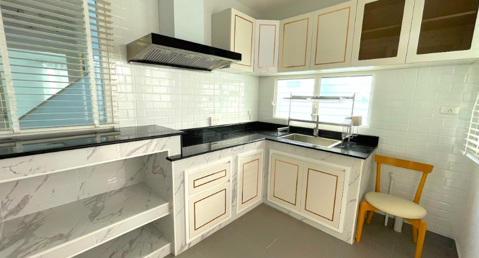 Casa en venta de 3 habitaciones en Phra Samut Chedi, Samut Prakan