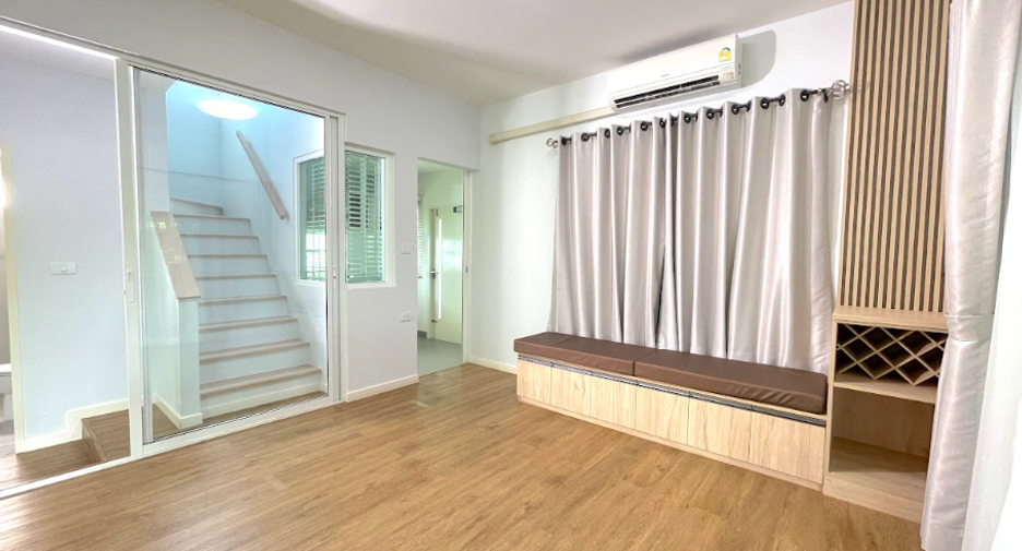 Casa en venta de 3 habitaciones en Phra Samut Chedi, Samut Prakan