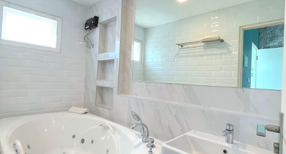 Casa en venta de 3 habitaciones en Phra Samut Chedi, Samut Prakan