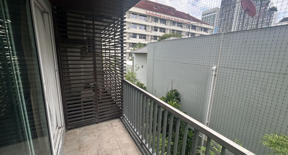 For rent 2 bedrooms condo in Watthana, Bangkok
