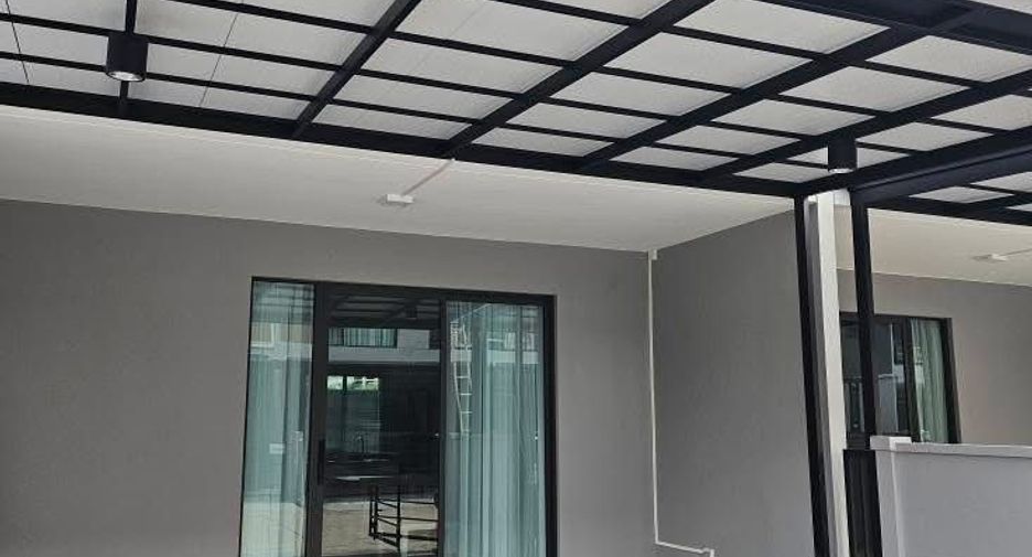 For rent 3 bedrooms townhouse in Bang Phli, Samut Prakan