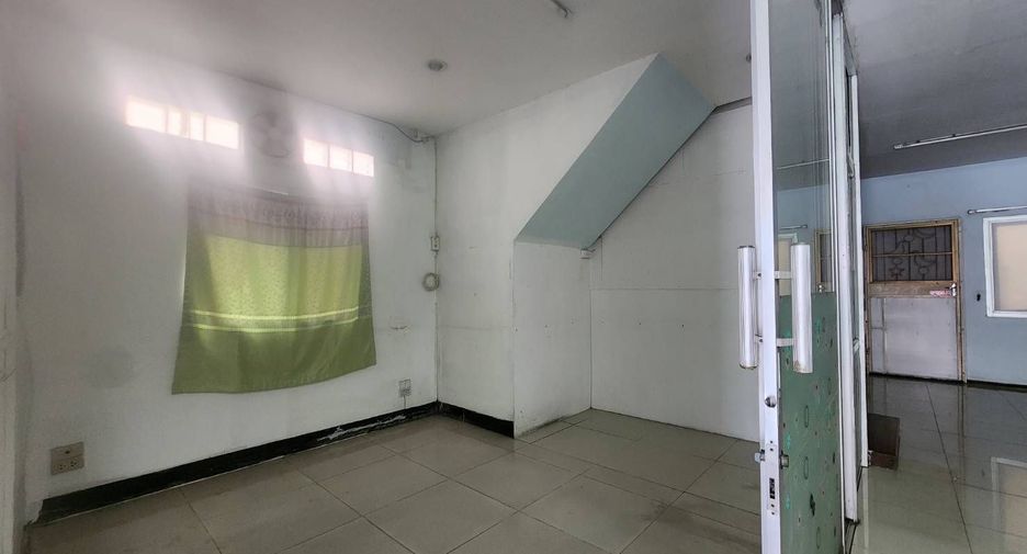 For sale 5 bedrooms townhouse in Bang Kapi, Bangkok