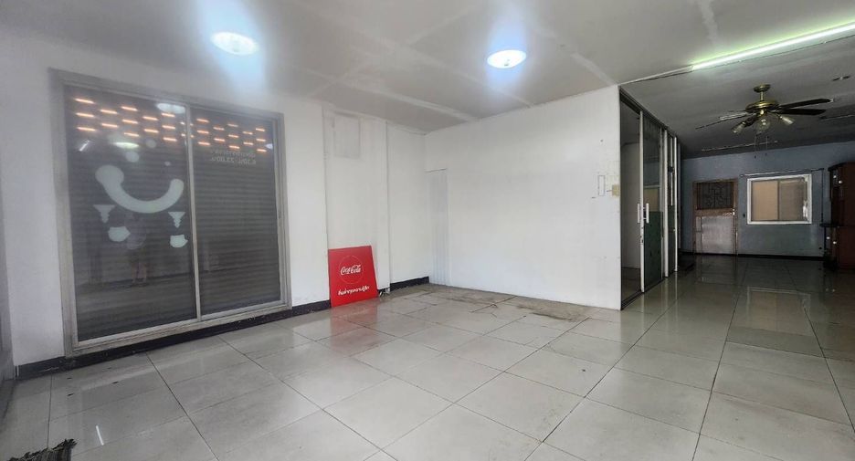 For sale 5 bedrooms townhouse in Bang Kapi, Bangkok