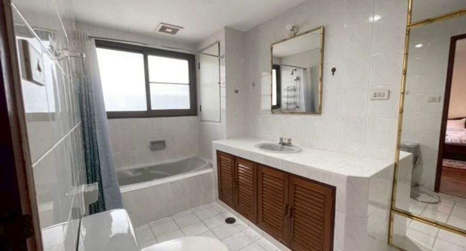 For rent 2 bedrooms apartment in Watthana, Bangkok