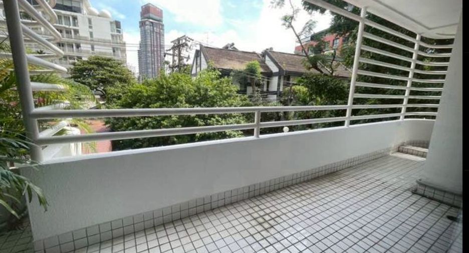 For rent 2 bedrooms apartment in Watthana, Bangkok