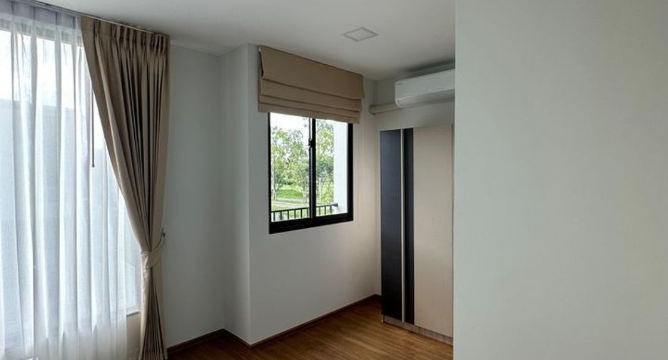 For rent 3 bedrooms townhouse in Bang Phli, Samut Prakan