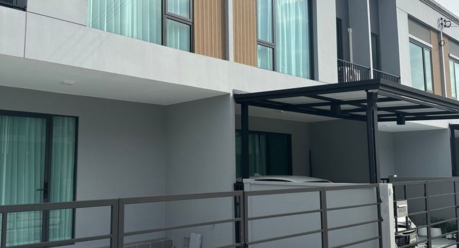 For rent 3 bedrooms townhouse in Bang Phli, Samut Prakan