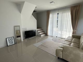 出租 3 卧室 联排别墅 在 Bang Phli, Samut Prakan