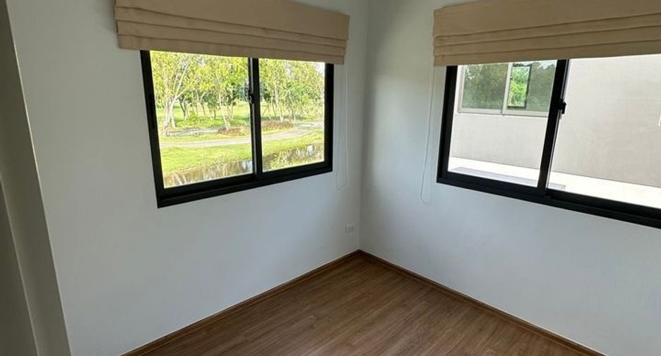 For rent 3 bedrooms townhouse in Bang Phli, Samut Prakan