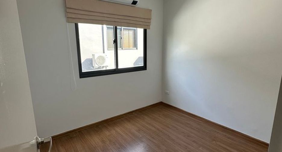 For rent 3 bedrooms townhouse in Bang Phli, Samut Prakan