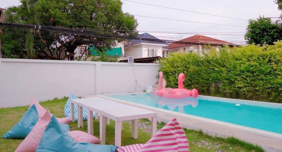 For rent 6 bedrooms house in Bang Na, Bangkok