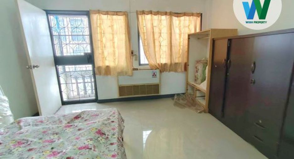 For sale 2 bedrooms townhouse in Lat Phrao, Bangkok