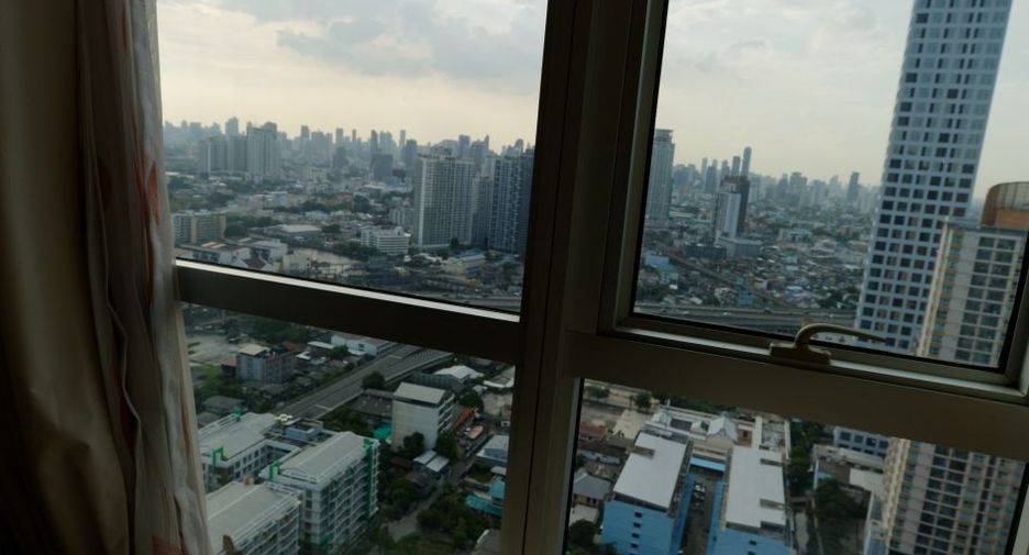 For sale 2 bedrooms condo in Phra Khanong, Bangkok