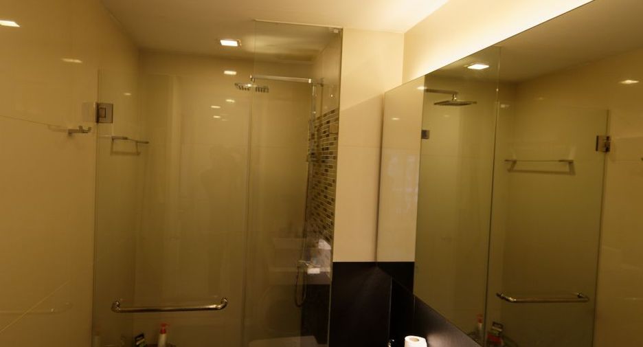 For sale 2 bedrooms condo in Phra Khanong, Bangkok