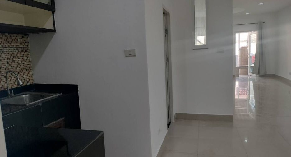 For rent 3 bedrooms townhouse in Khlong Sam Wa, Bangkok