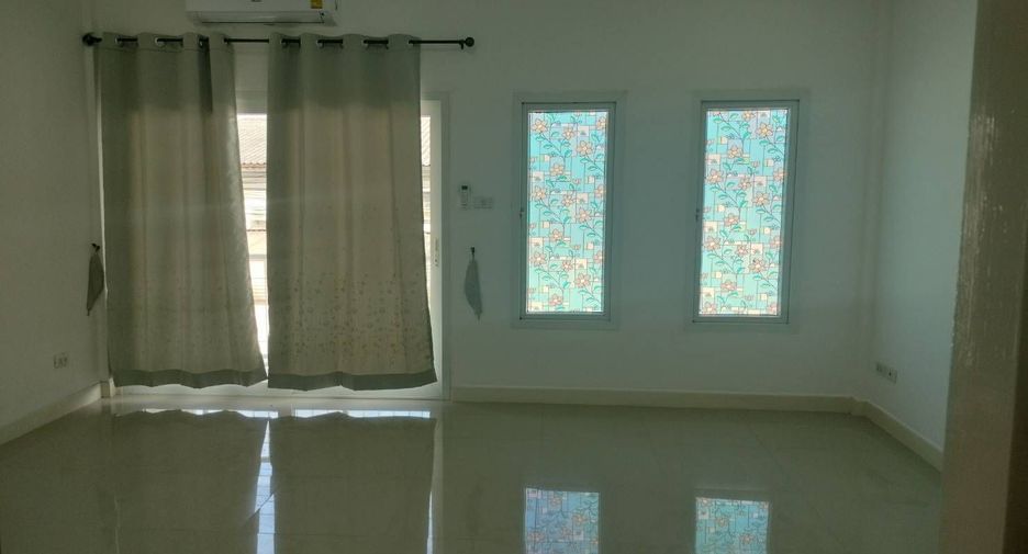 For rent 3 bedrooms townhouse in Khlong Sam Wa, Bangkok