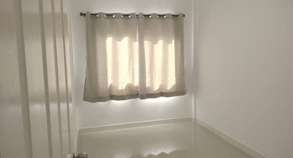 For rent 3 bedrooms townhouse in Khlong Sam Wa, Bangkok