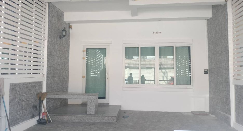 For rent 3 bedrooms townhouse in Khlong Sam Wa, Bangkok