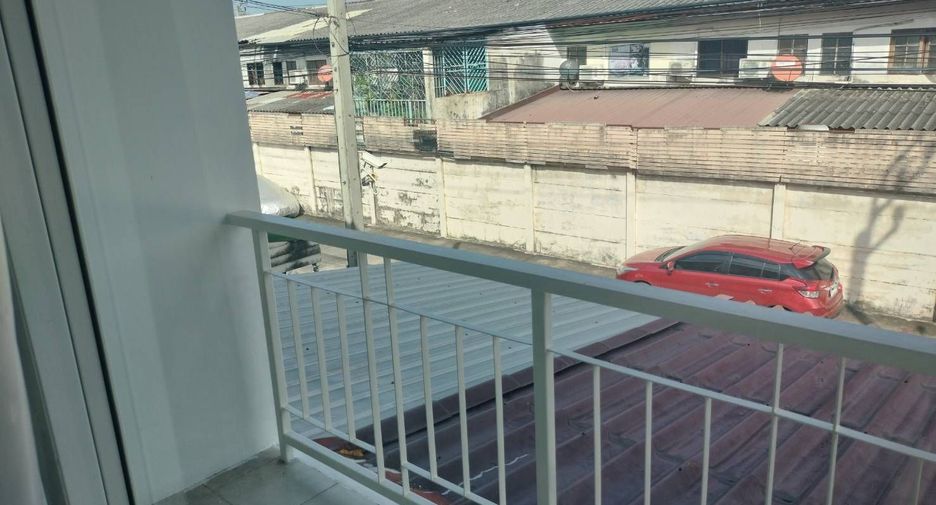 For rent 3 bedrooms townhouse in Khlong Sam Wa, Bangkok