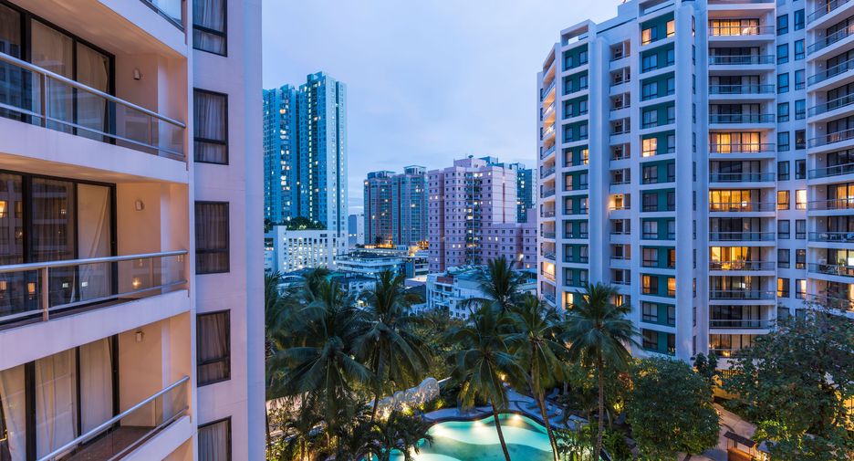 For rent 3 bedrooms condo in Yan Nawa, Bangkok