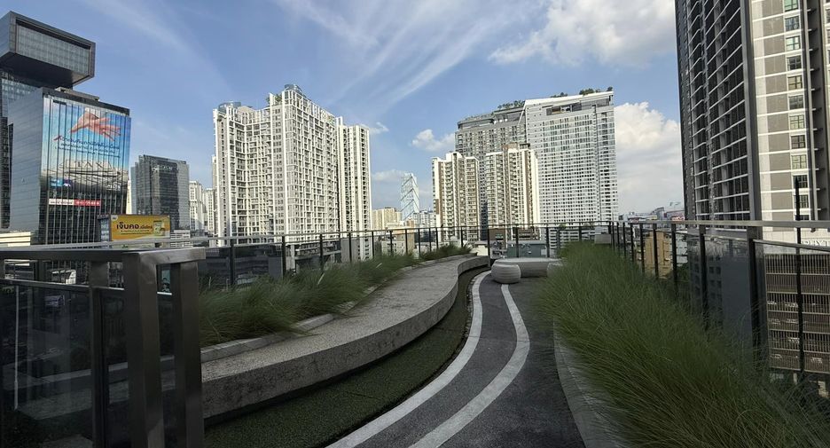 For rent studio condo in Huai Khwang, Bangkok