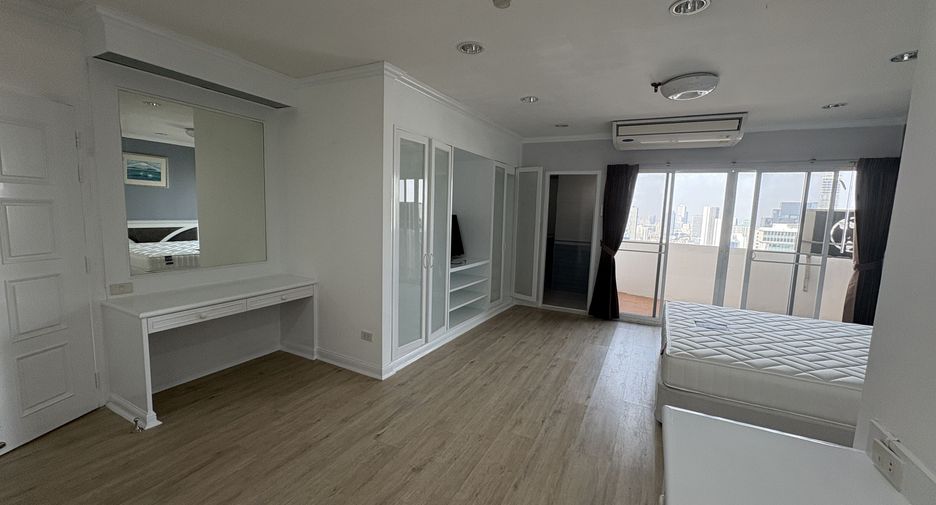Condo en alquiler de 3 habitaciones en Watthana, Bangkok