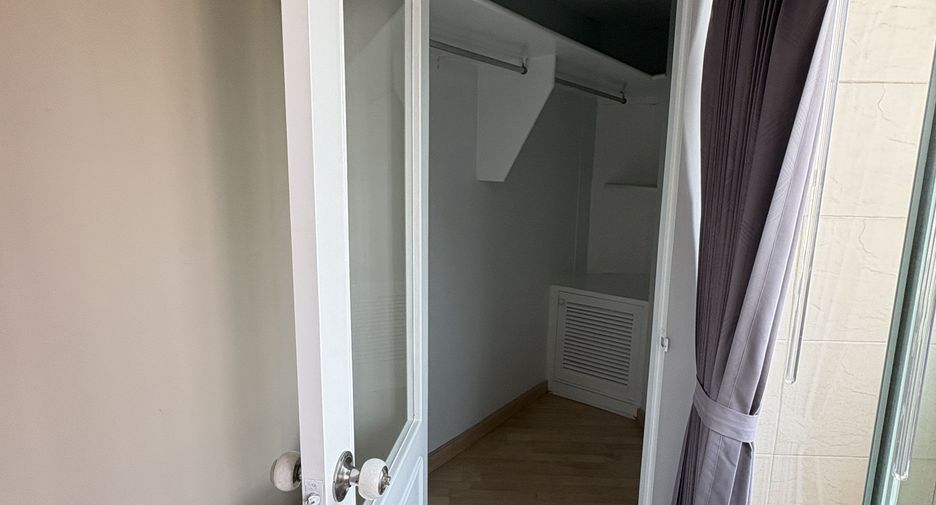Condo en alquiler de 3 habitaciones en Watthana, Bangkok