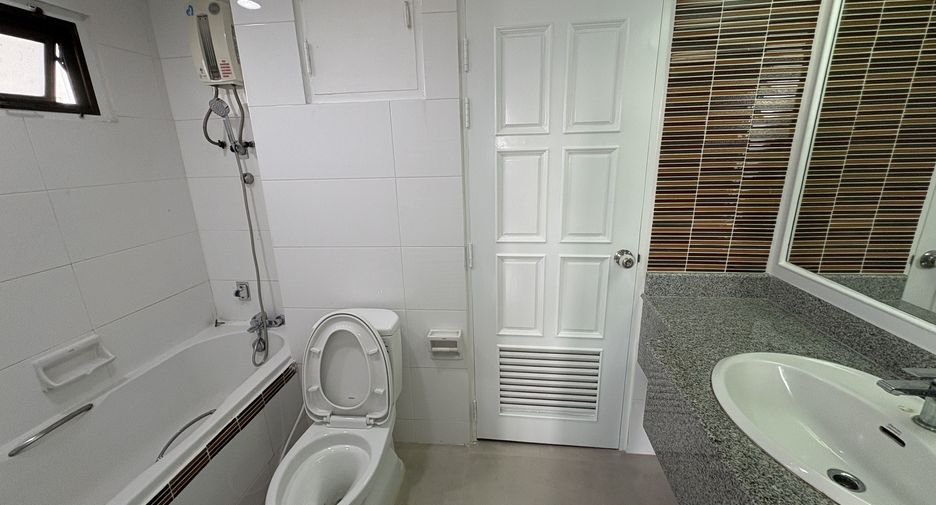 Condo en alquiler de 3 habitaciones en Watthana, Bangkok