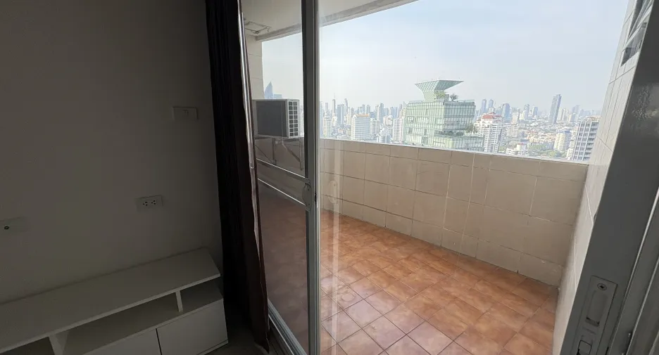 Condo en alquiler de 3 habitaciones en Watthana, Bangkok