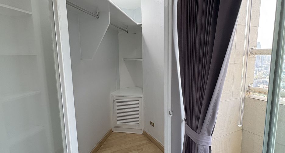Condo en alquiler de 3 habitaciones en Watthana, Bangkok