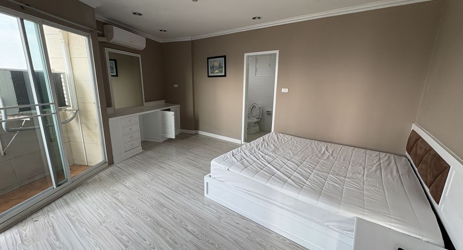 Condo en alquiler de 3 habitaciones en Watthana, Bangkok