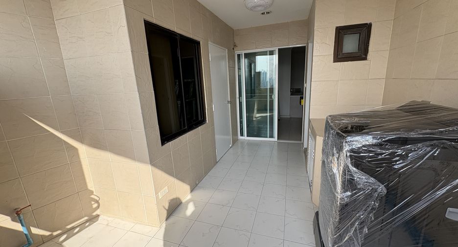 Condo en alquiler de 3 habitaciones en Watthana, Bangkok