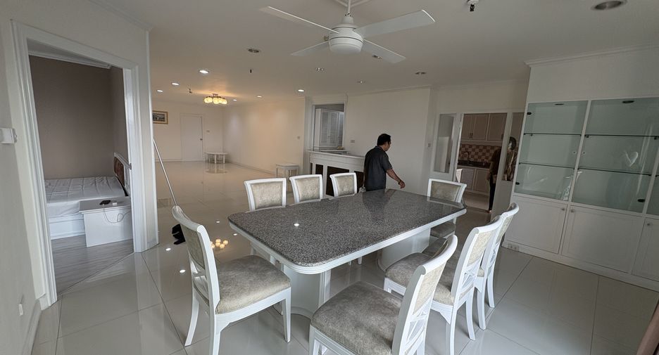 Condo en alquiler de 3 habitaciones en Watthana, Bangkok