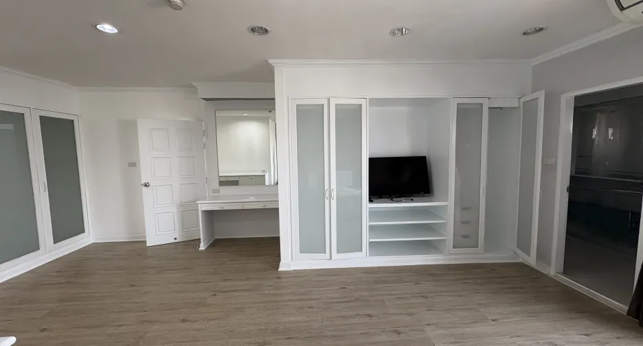 Condo en alquiler de 3 habitaciones en Watthana, Bangkok