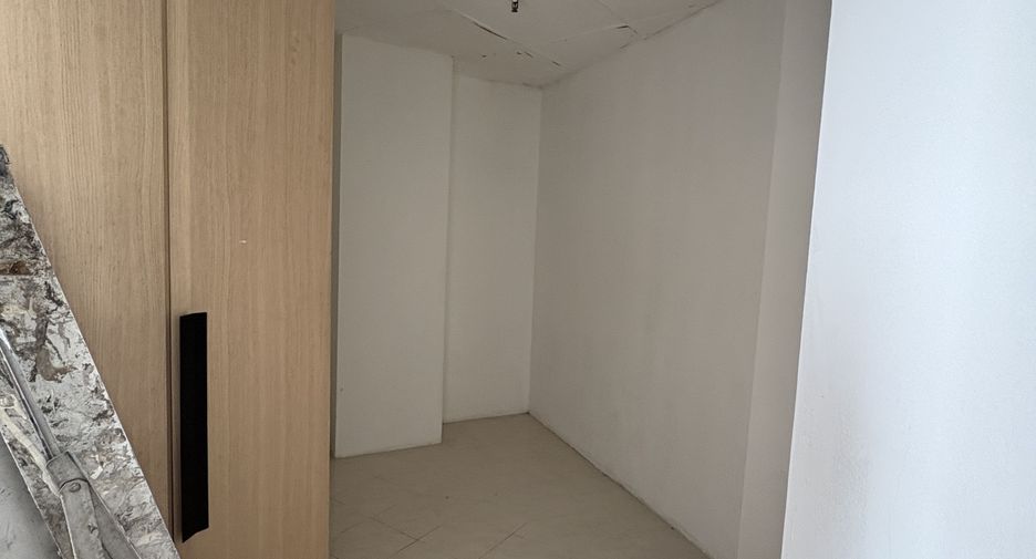 Condo en alquiler de 3 habitaciones en Watthana, Bangkok