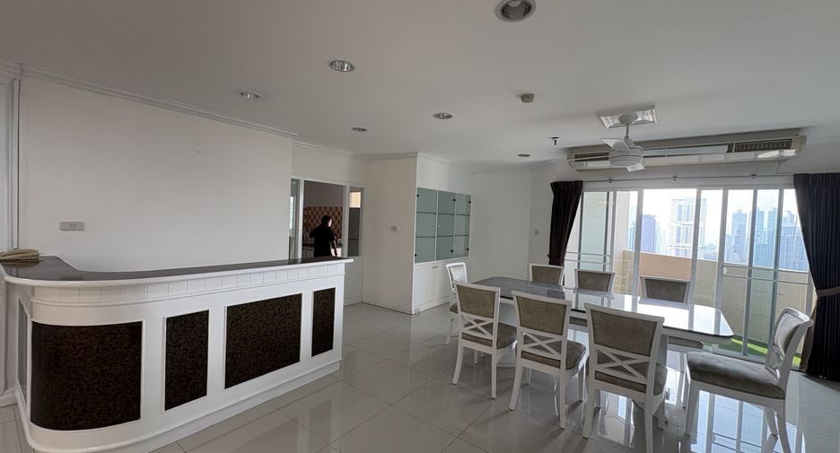 Condo en alquiler de 3 habitaciones en Watthana, Bangkok