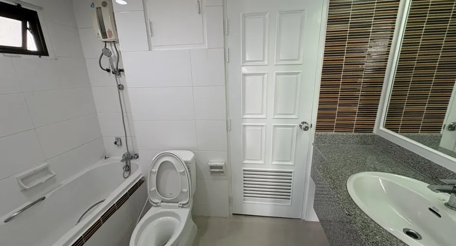 For rent 3 bedrooms condo in Watthana, Bangkok