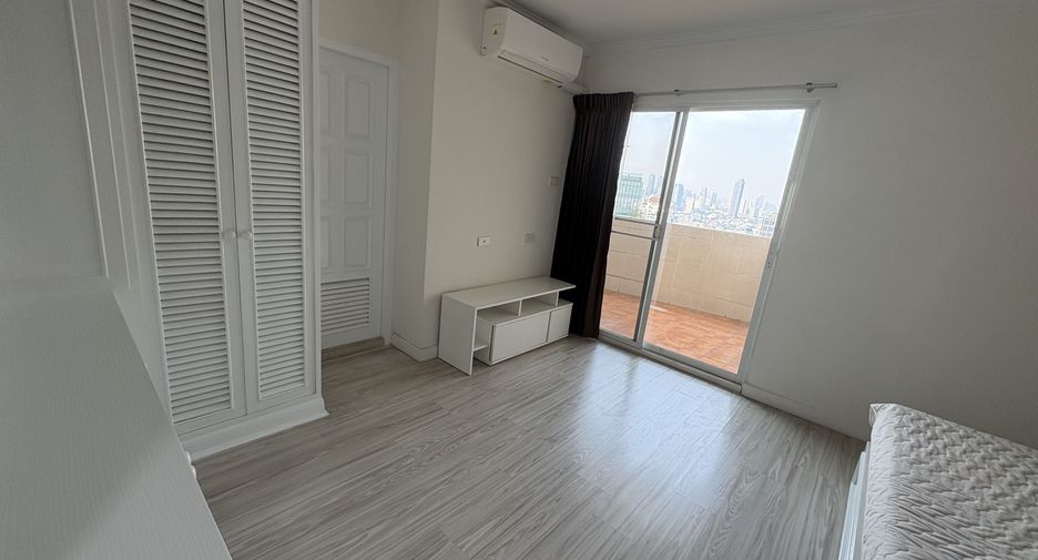 Condo en alquiler de 3 habitaciones en Watthana, Bangkok