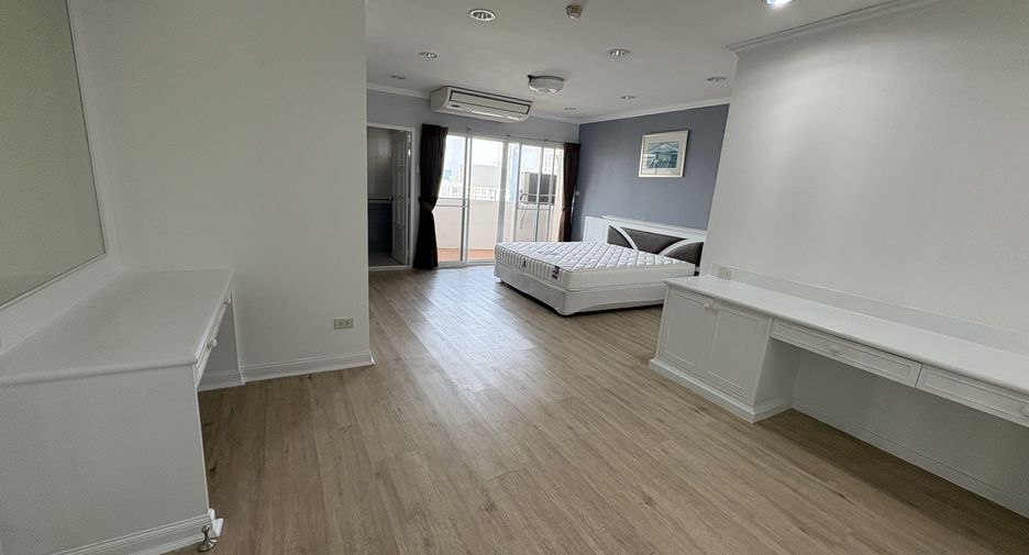 Condo en alquiler de 3 habitaciones en Watthana, Bangkok